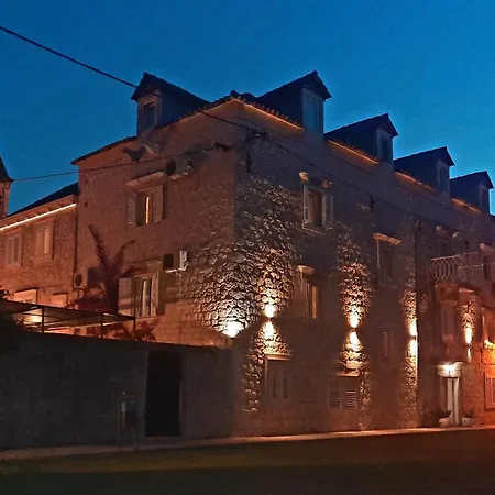 Tamara アパート トロギール